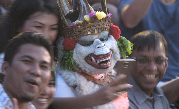 Chak chak chak; Kechak&nbsp;dance